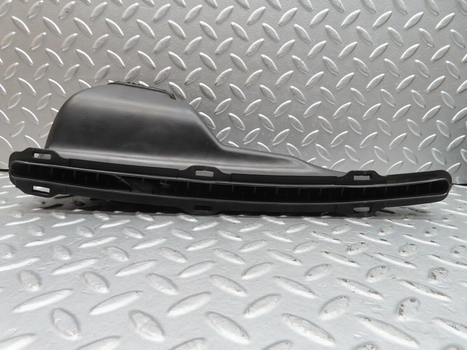 21658 Mercedes-Benz W126 300SE Dashboard Air Vent Duct Pair 1268300119