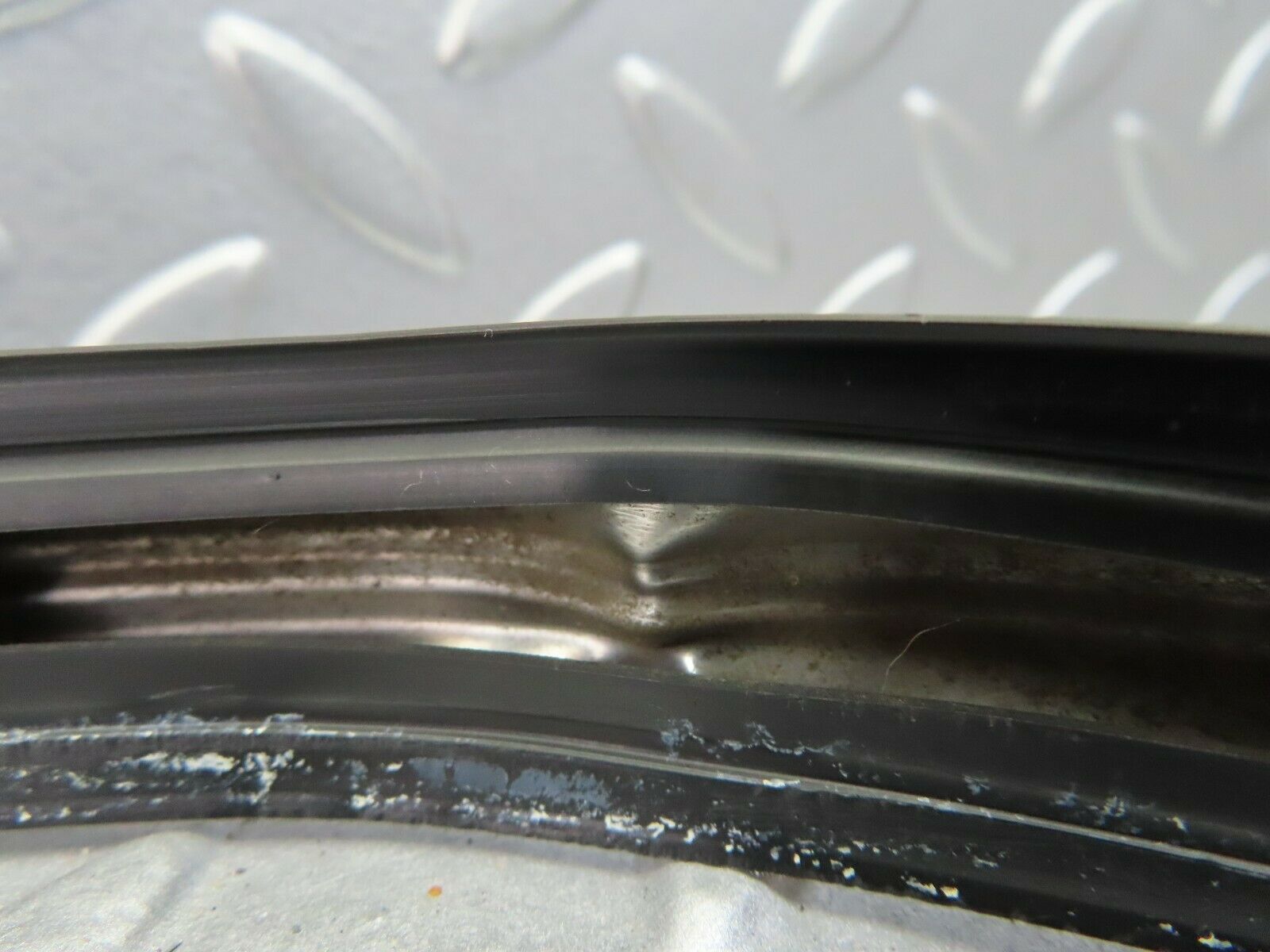 7767 Mercedes-Benz S123 230TE Wagon Centre Fender Wing Chrome Trim Rear Left