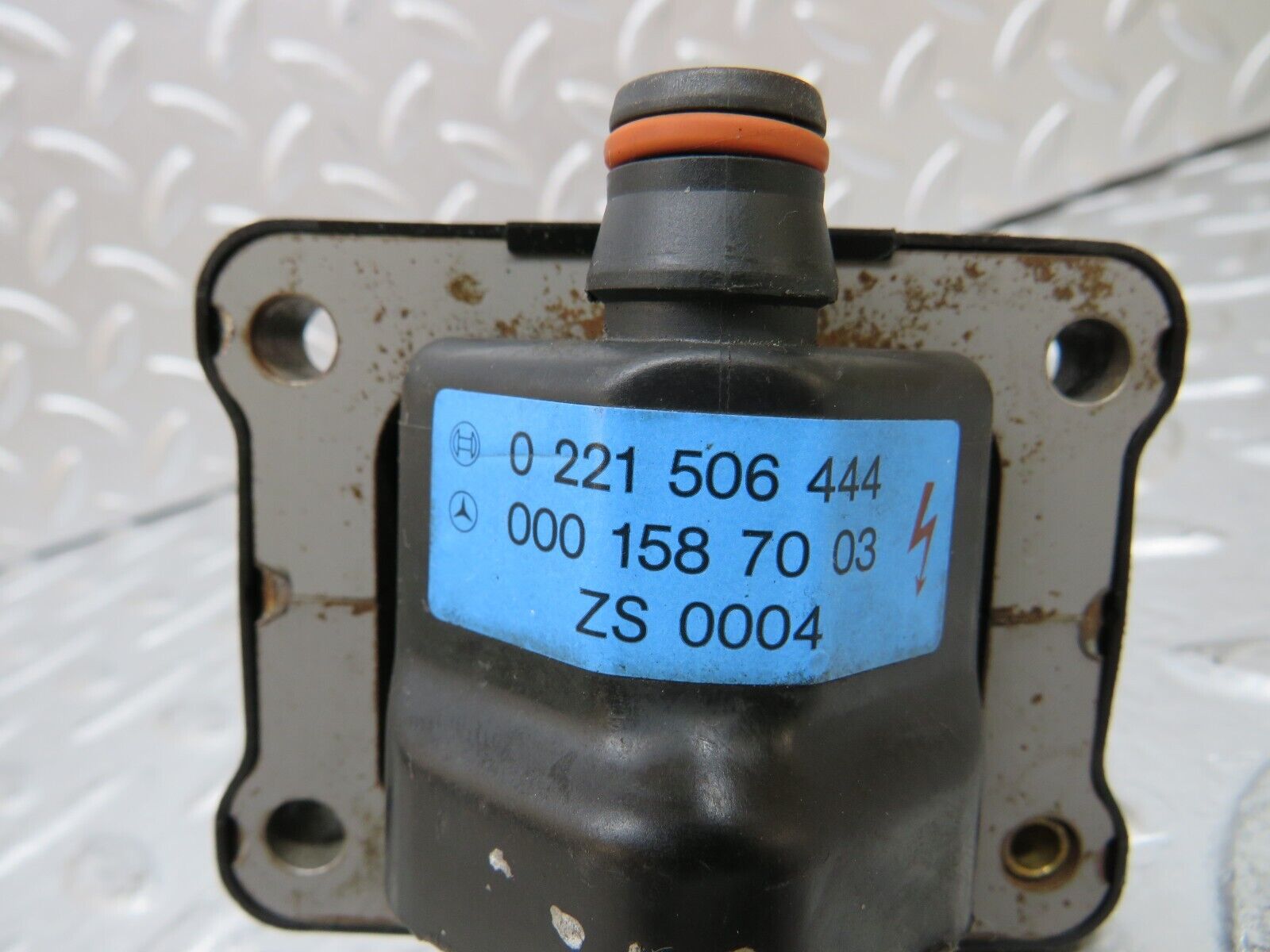 25851 Mercedes-Benz W124 280E Ignition Coil Bosch 0001587003