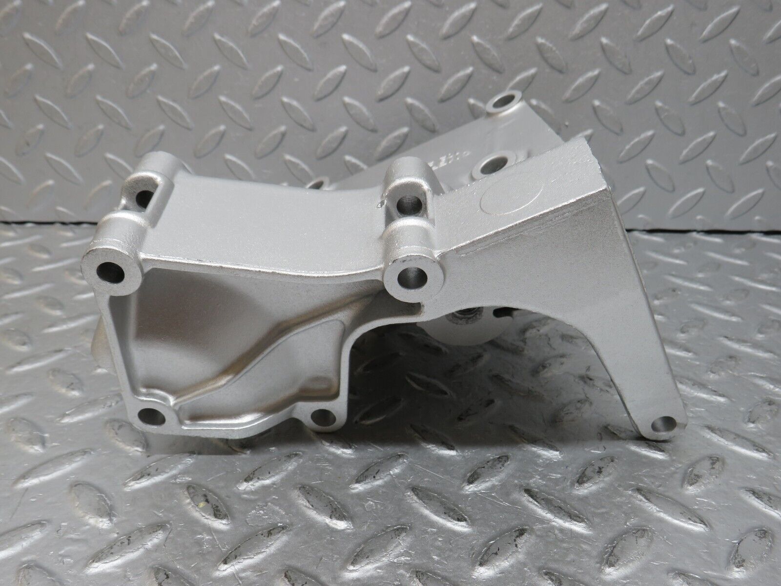 36790 Mercedes-Benz W201 190E 2.0L Power Steering Pump Bracket 1022361030