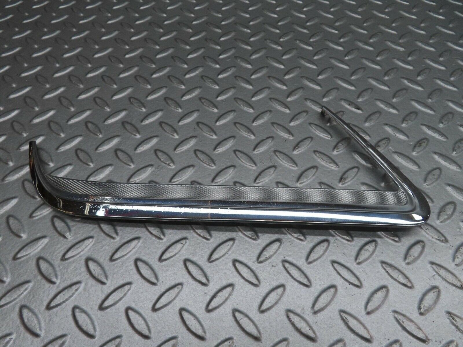 13069 Mercedes-Benz W111 220S C Pillar Chrome Trim Right Side 1116900489