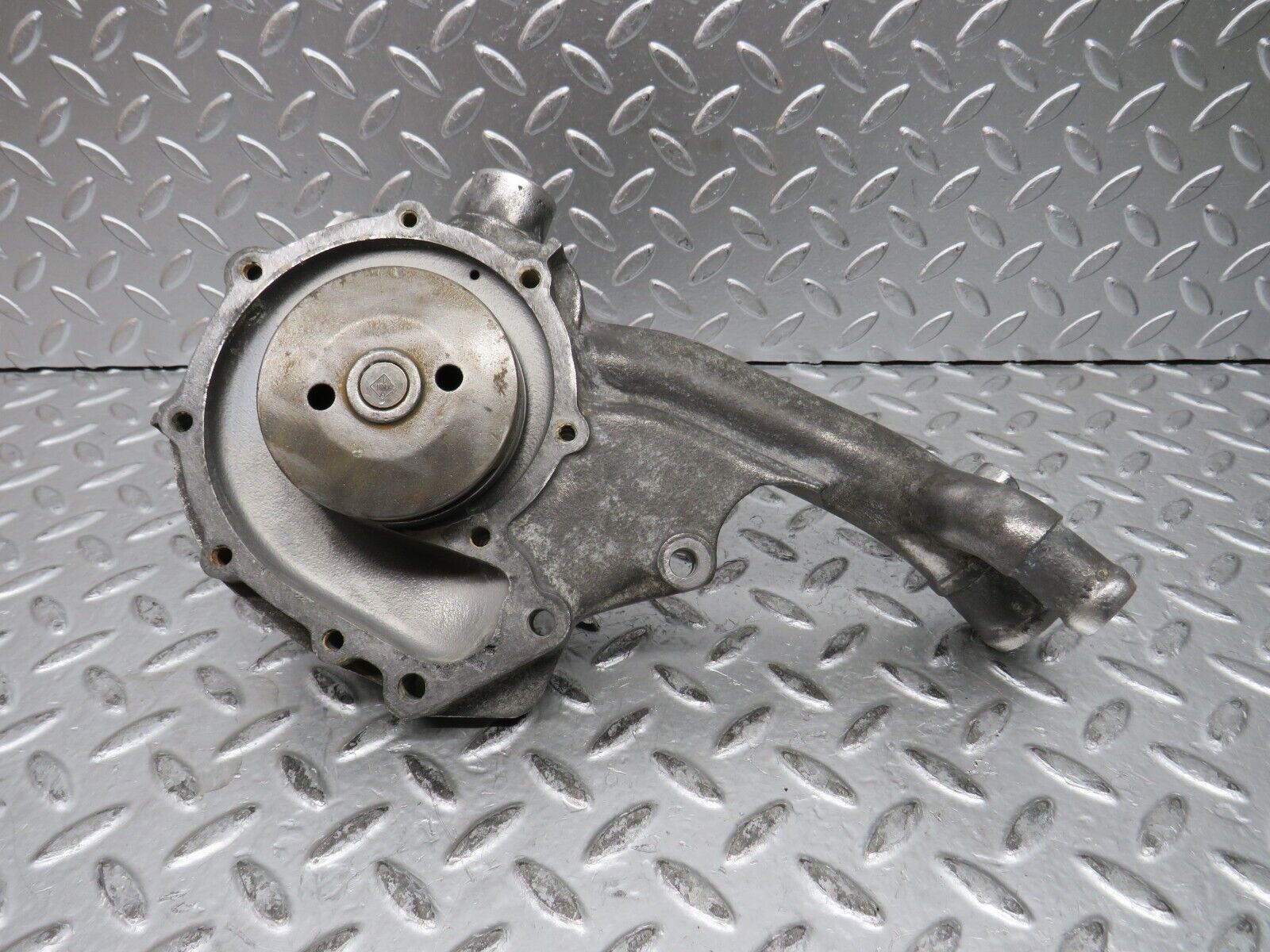 28697 Mercedes-Benz W123 230E Water Pump 1022011001