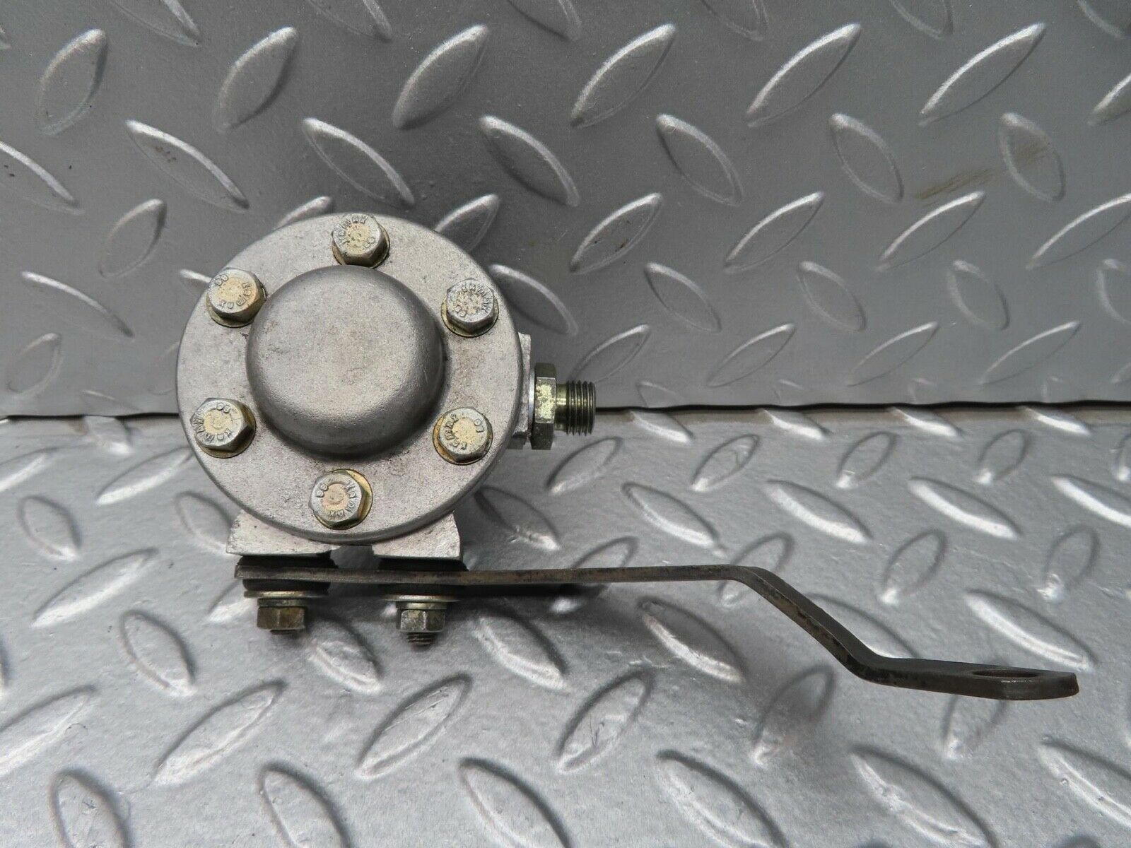 12812 Mercedes-Benz W111 220SE Oil Pressure Damper