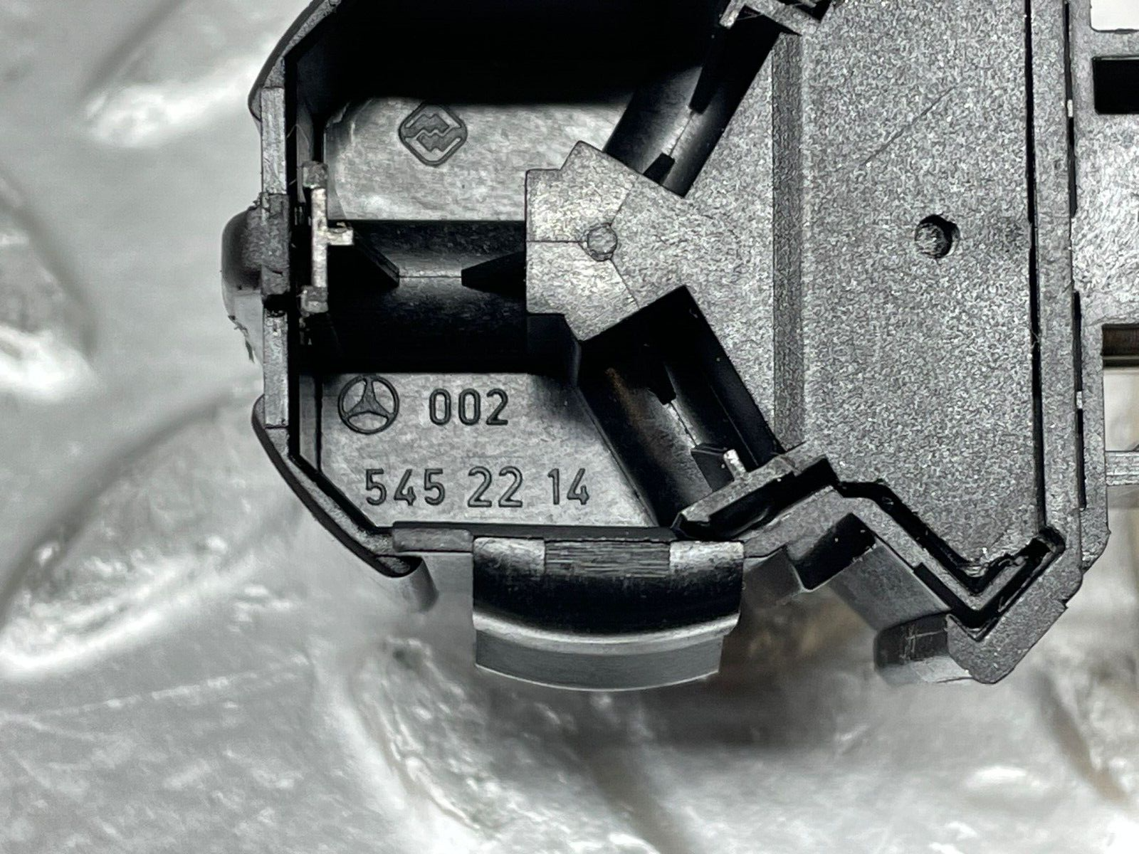 37841 Mercedes-Benz A124 320E Cabriolet Kick Down Switch 0025452214