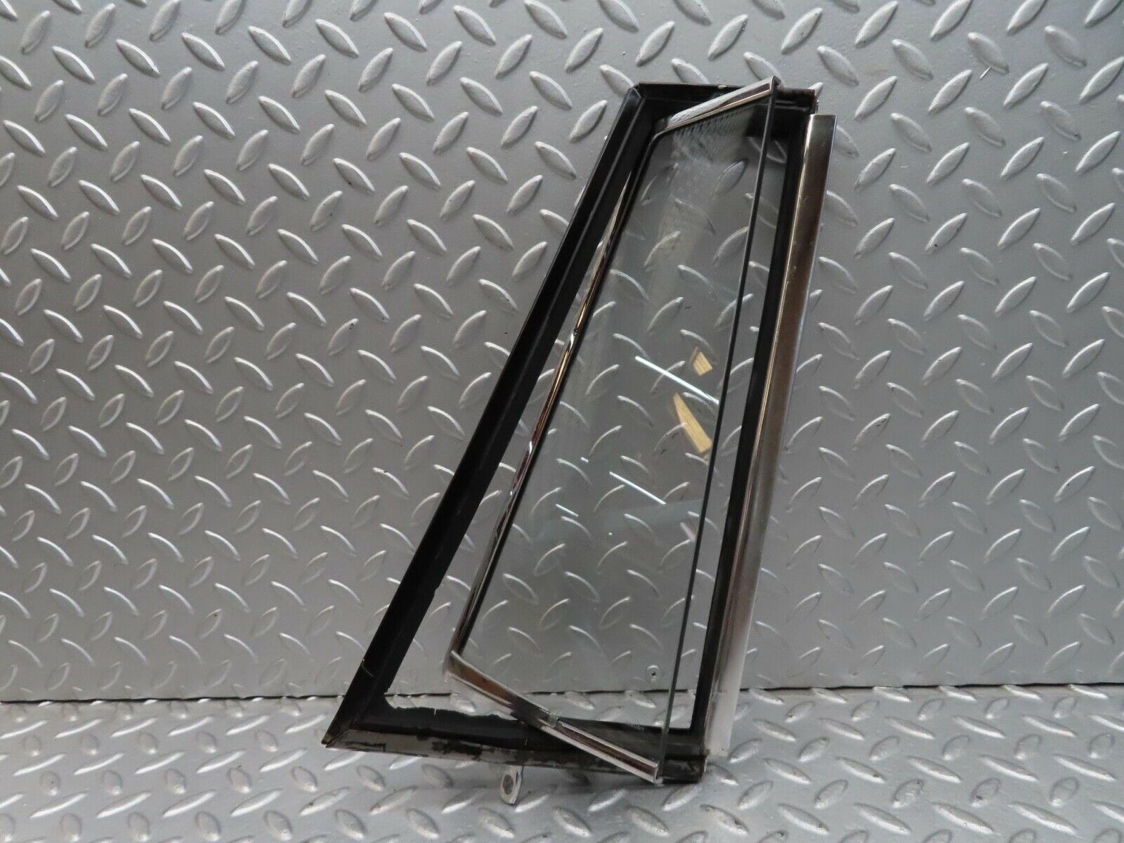 12650 Mercedes-Benz W111 220SE Front Left Quarter Window Glass