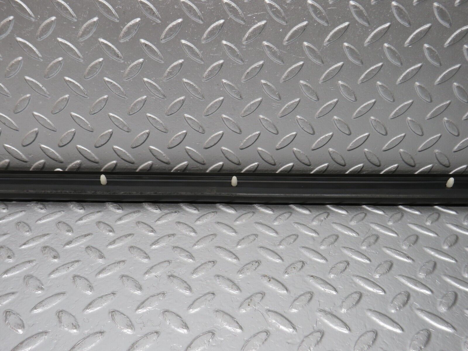 32590 Mercedes-Benz S124 300TE Wagon Door Lower Sealing Rubber Trim Right