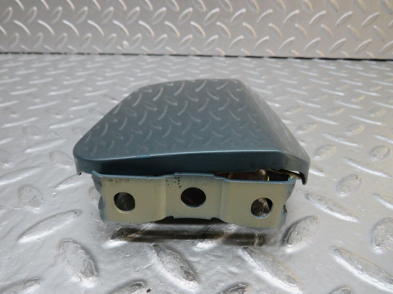 30640 Mercedes-Benz W201 190E 2.0L Fuel Tank Flap Cap 2015840139