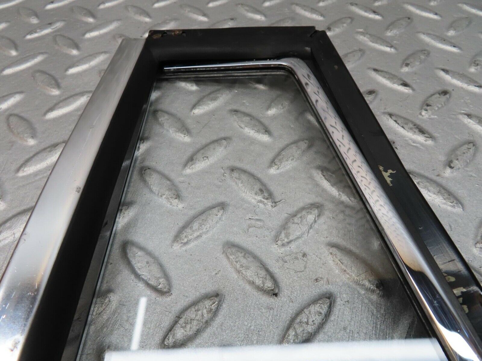 12650 Mercedes-Benz W111 220SE Front Left Quarter Window Glass