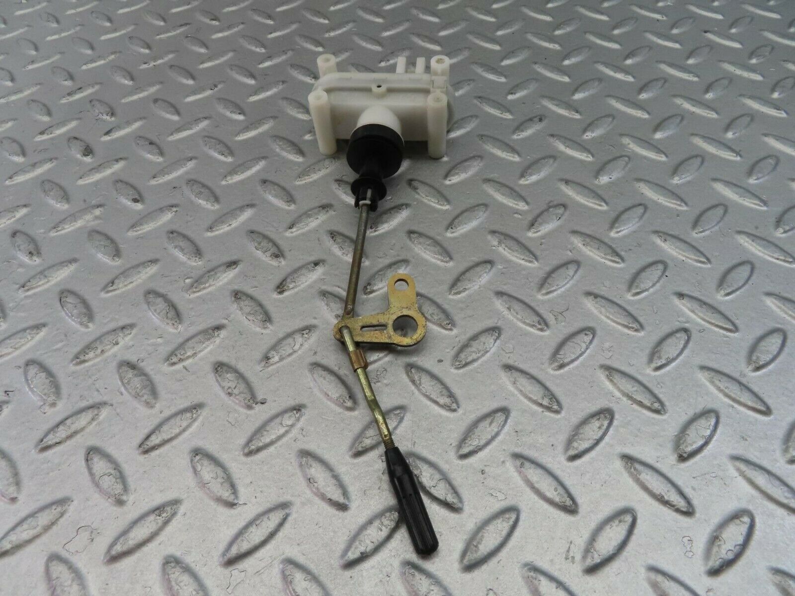 10361 Mercedes-Benz W201 190E Door Lock Vacuum Actuator Rear Right 2018050590