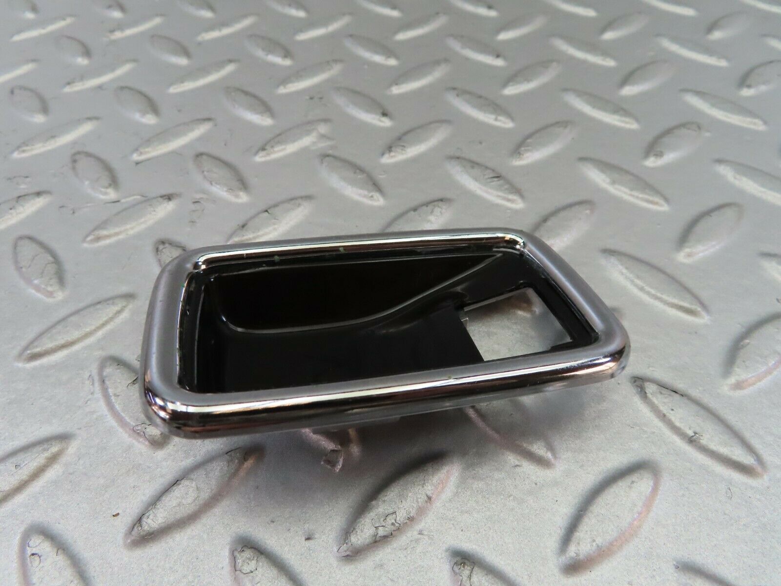 7591 Mercedes-Benz S123 230TE Wagon Chrome Frame For Door Handle 1087660611
