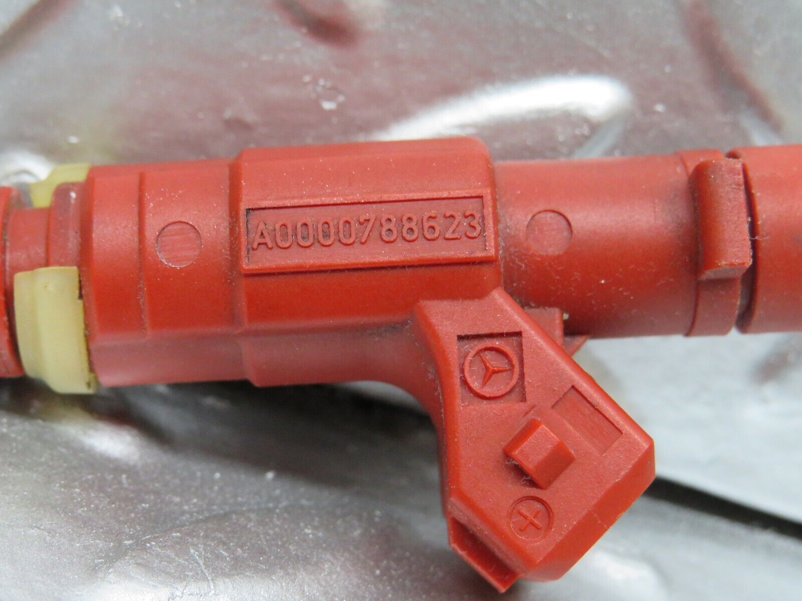 24910 Mercedes-Benz W140 S320 Fuel Injector Bosch 0000788623
