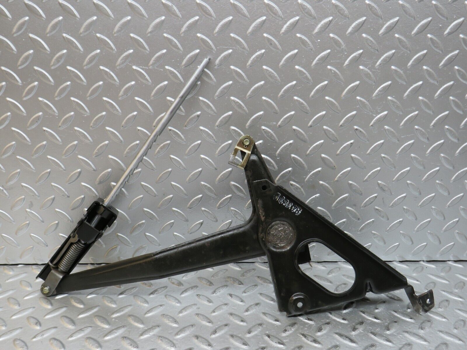 28390 Mercedes-Benz S123 240D Wagon Handbrake Regulator