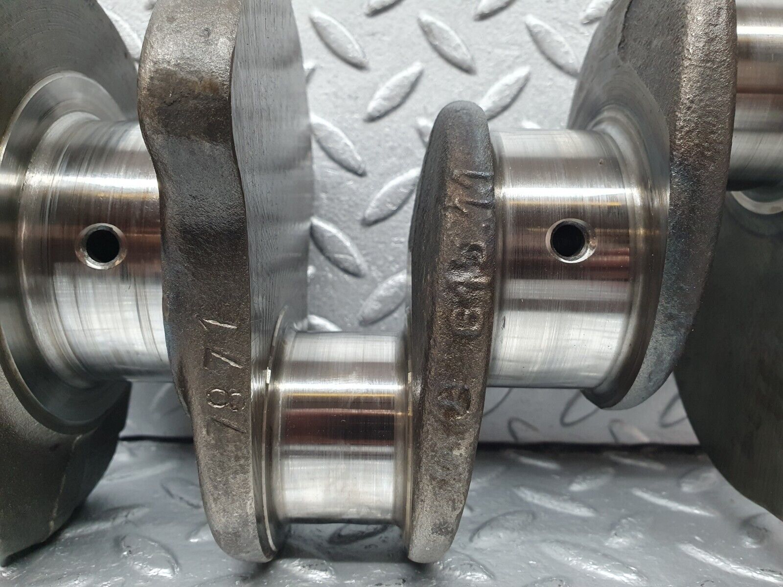 40878 Mercedes-Benz W123 240D Crankshaft