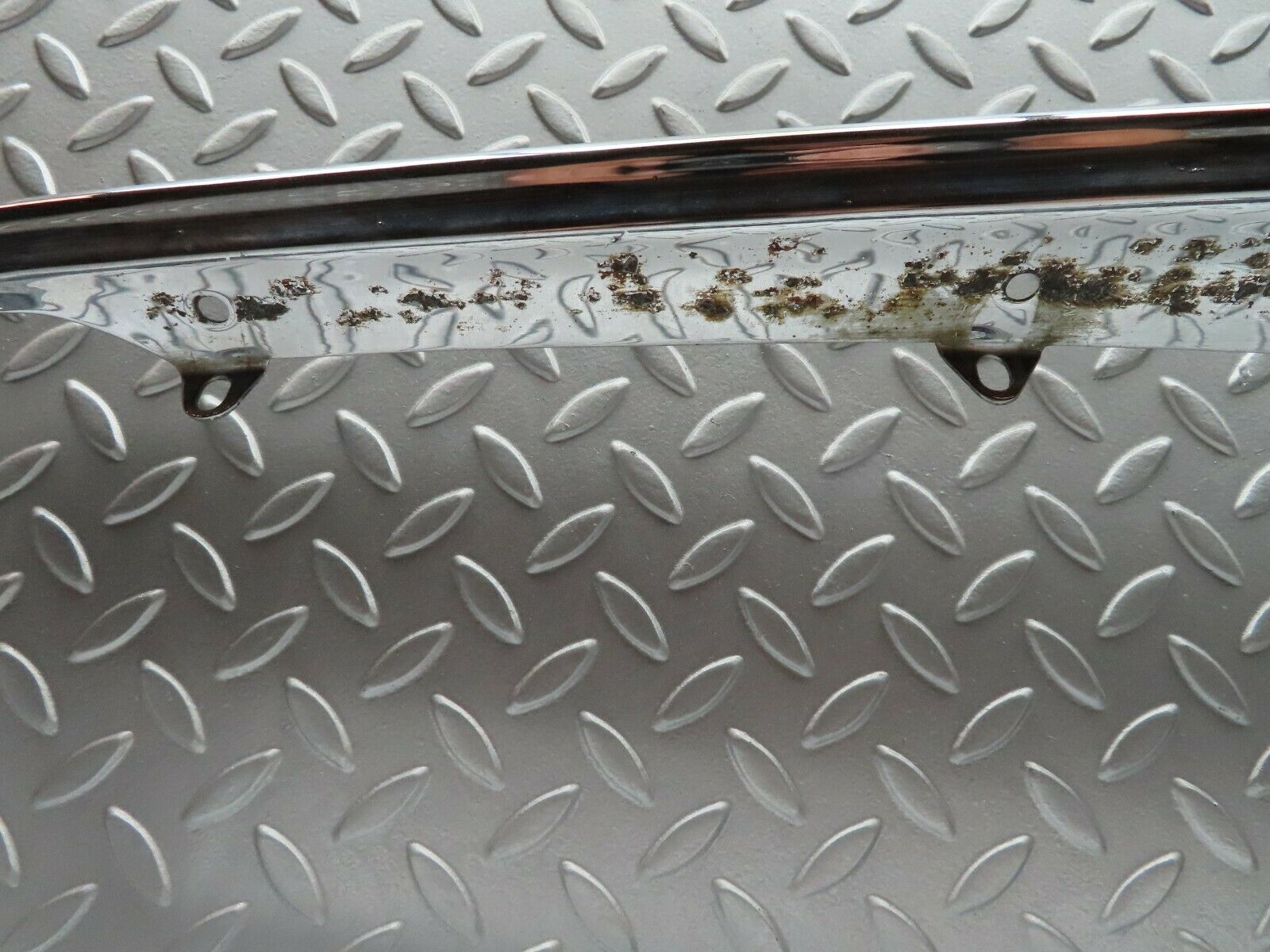 5067 Mercedes-Benz R107 350SL Coupe Bonnet Grill Chrome Frame