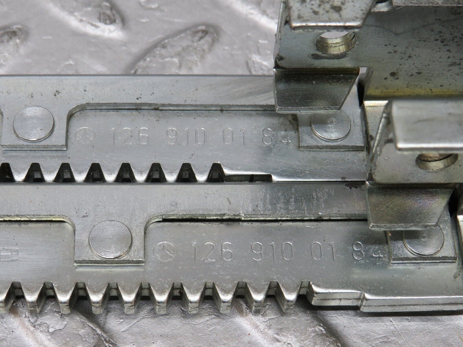 37083 Mercedes-Benz C126 420SEC Coupe Electric Seat Rail Pair 1269100184