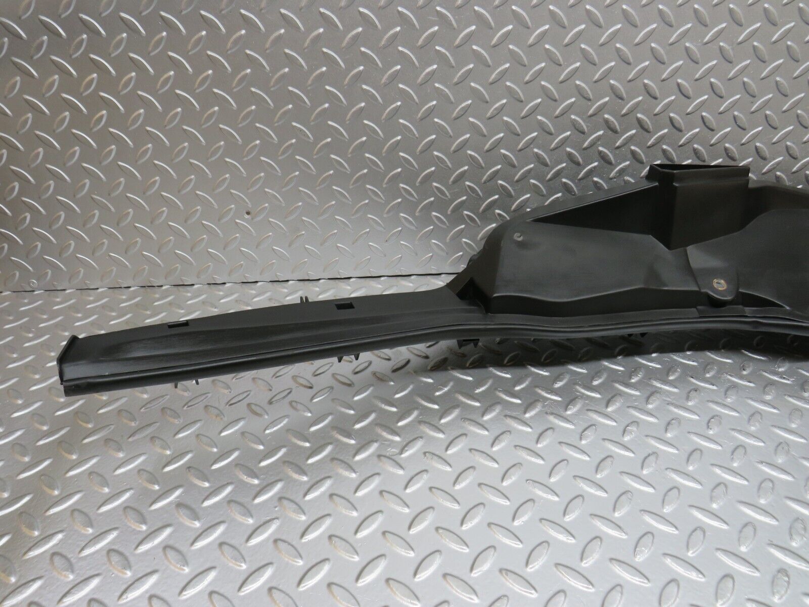 33514 Mercedes-Benz W202 C180 Air Duct 2028300144 2028300325