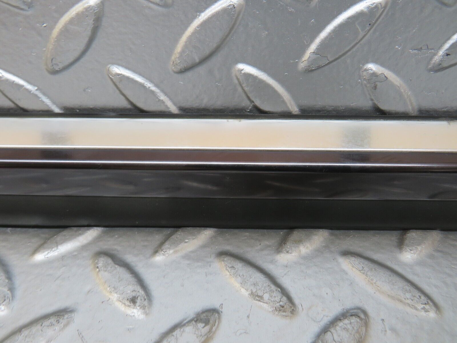 24886 Mercedes-Benz W140 SEL320 LWB Rear Right Door Moulding Trim
