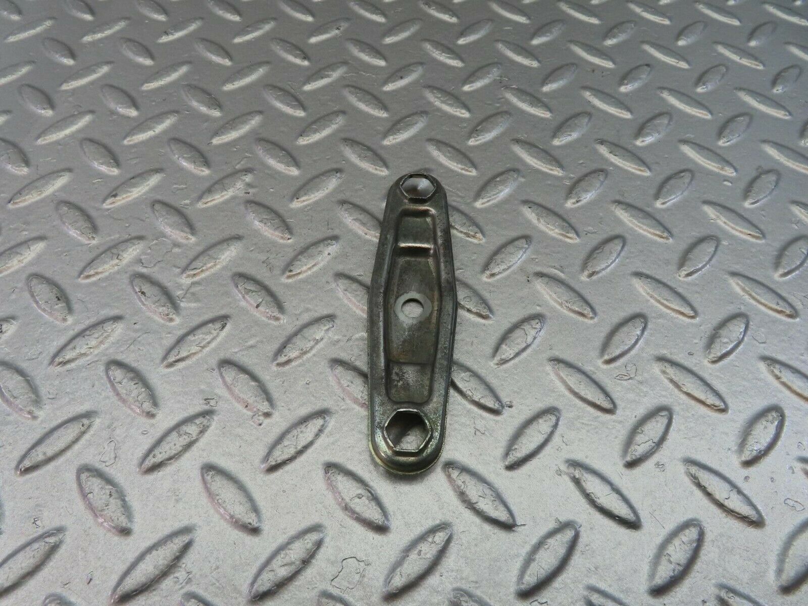 10550 Mercedes-Benz W201 190E Fuel Injector Nozzle Clamp Bracket