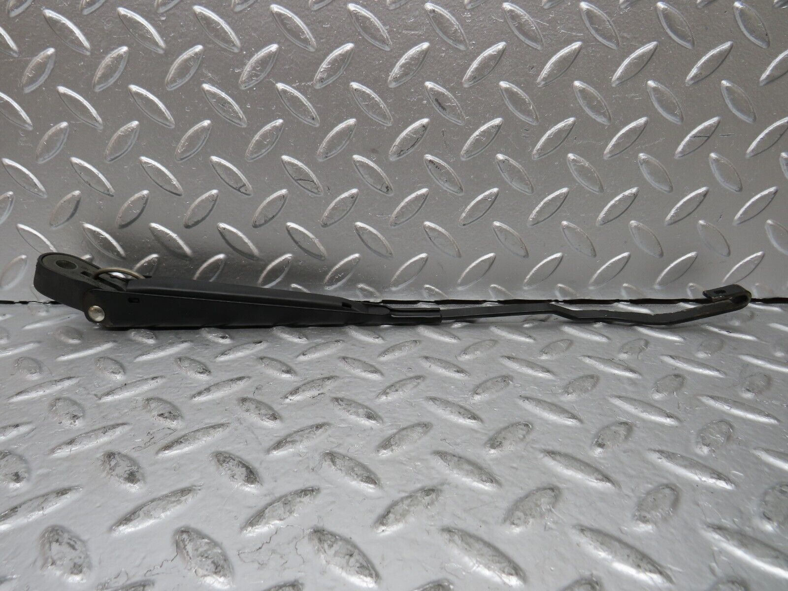 26989 Mercedes-Benz W123 240D Wiper Arm Bosch Right Side 3399990553