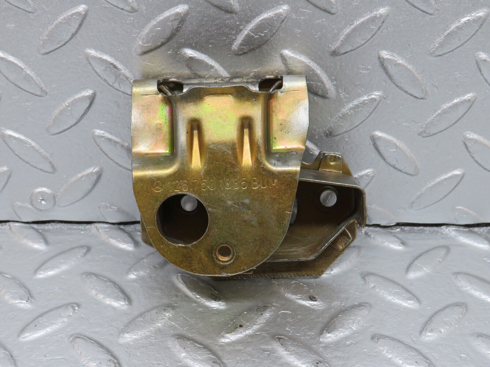 40671 Mercedes-Benz W123 300D Trunk Lock Latch 1267501885