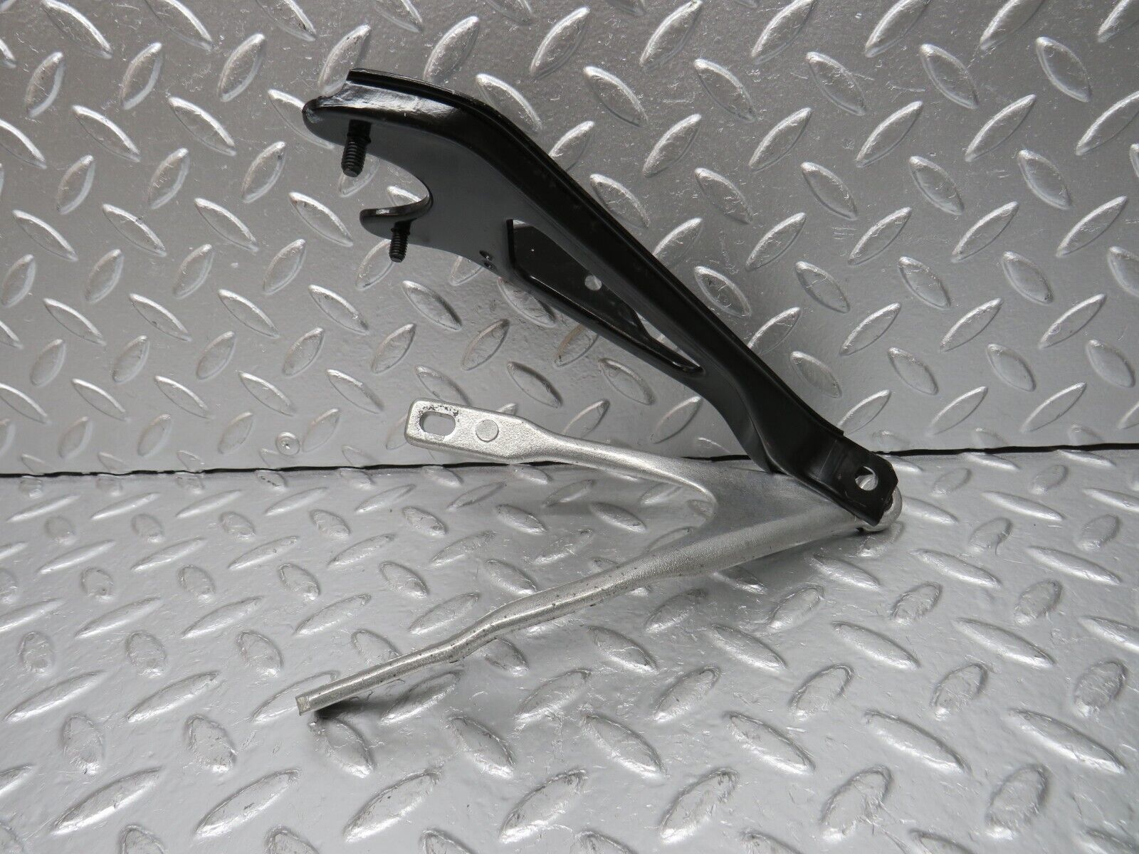 30724 Mercedes-Benz W201 190E 2.0L Steering Column Bracket