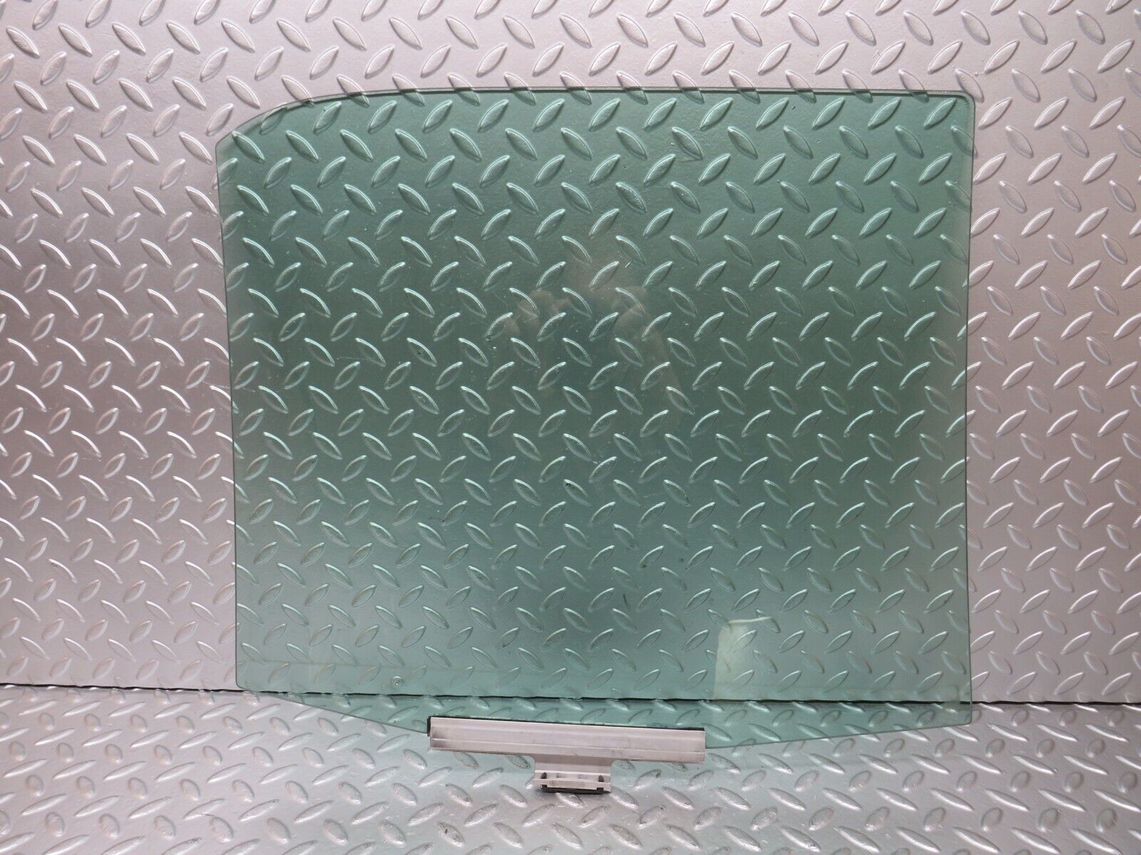 25643 Mercedes-Benz W124 280E Rear Left Door Window Glass