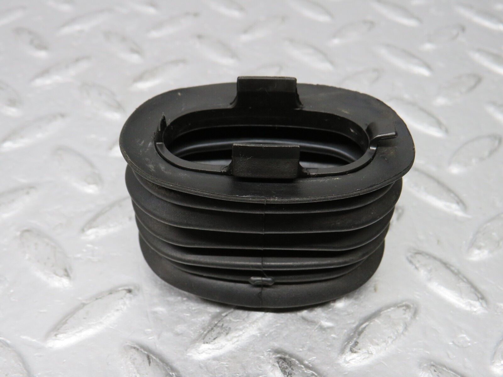 38138 Mercedes-Benz A124 320E Cabriolet Front Door Wire Protector Rubber  1248210197