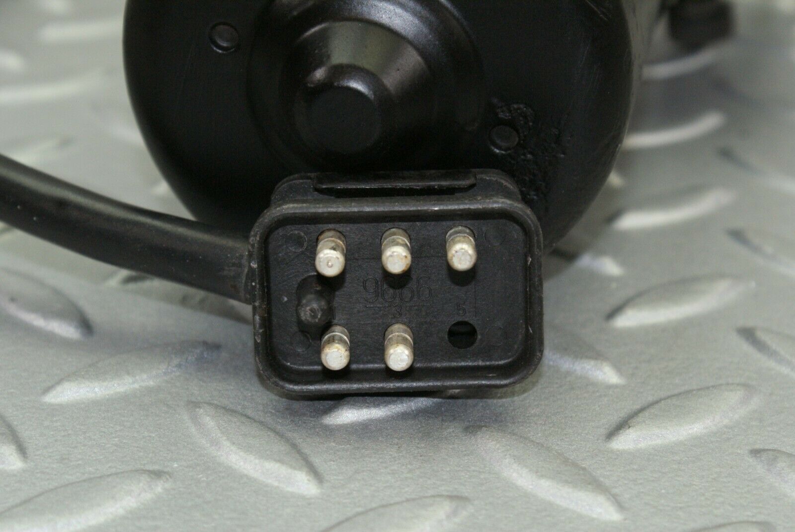 2654 Mercedes-Benz W116 350SE Wiper Motor Bosch 0390341065