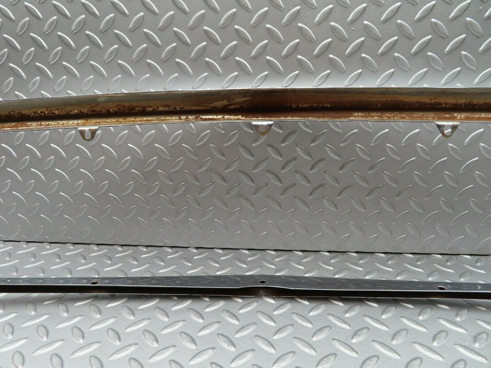 5067 Mercedes-Benz R107 350SL Coupe Bonnet Grill Chrome Frame
