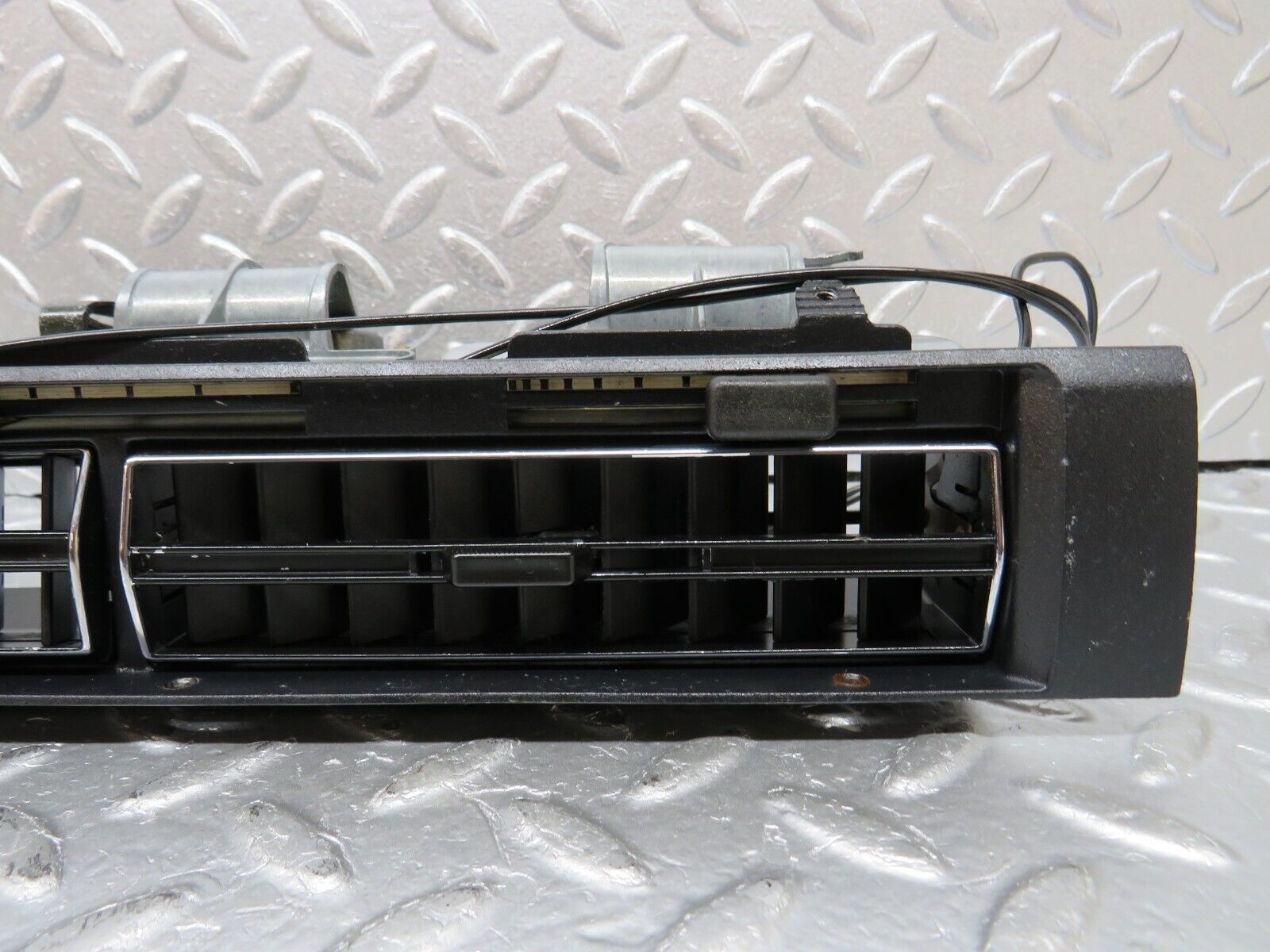 34431 Mercedes-Benz C126 380SEC Dashboard Centre Air Vent 1268310030 126830005