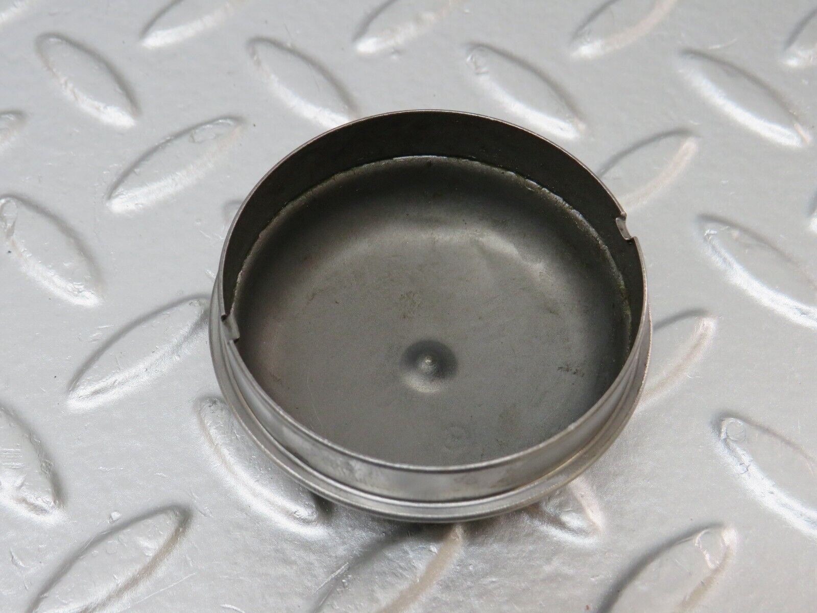 34014 Mercedes-Benz W124 260E Wheel Hub Locking Cap