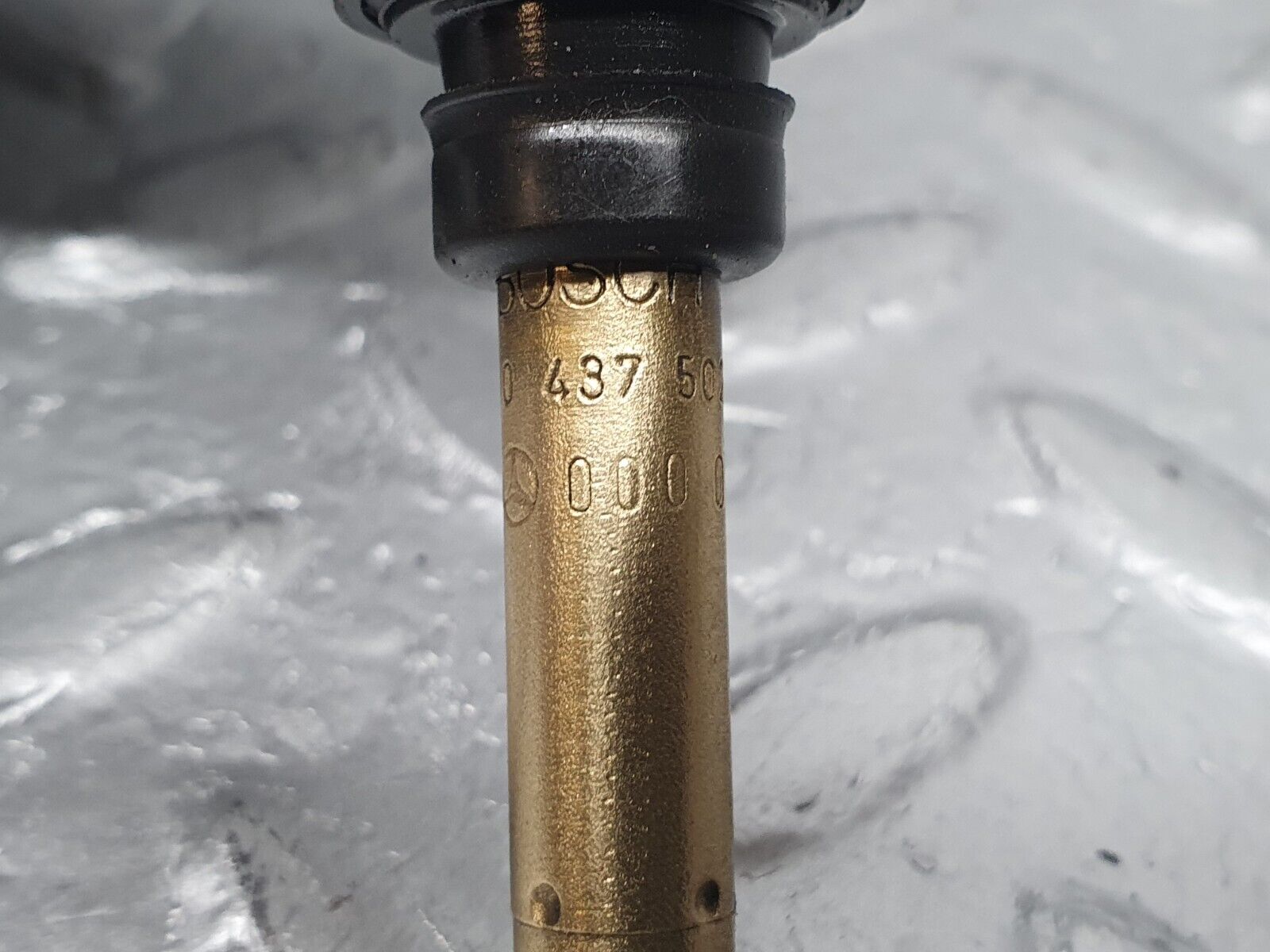 41035 Mercedes-Benz W126 300SE Fuel Injector Bosch 0000785623 0437502047