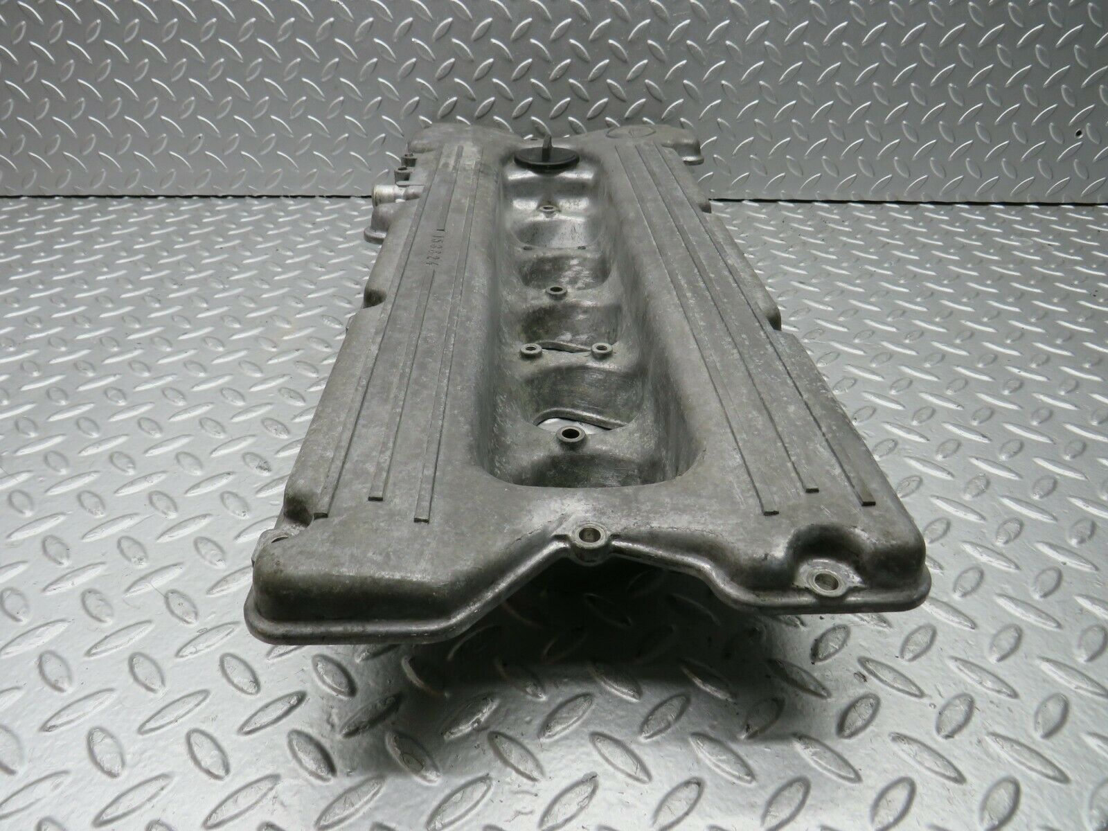 22232 Mercedes-Benz S123 280TE Wagon Cylinder Head Valve Cover 1100160905