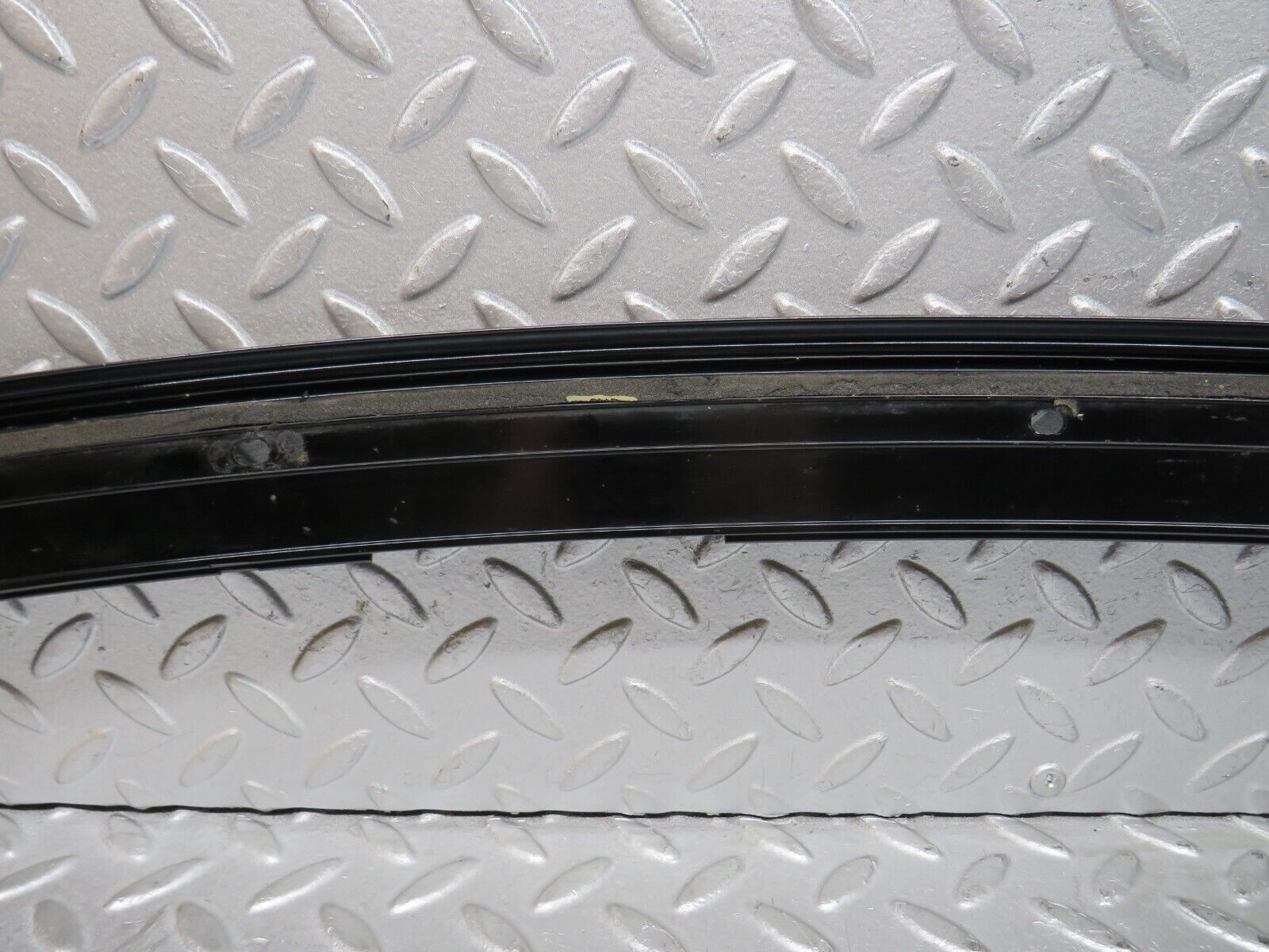 37889 Mercedes-Benz A124 320E Cabriolet Windscreen Top Moulding Trim