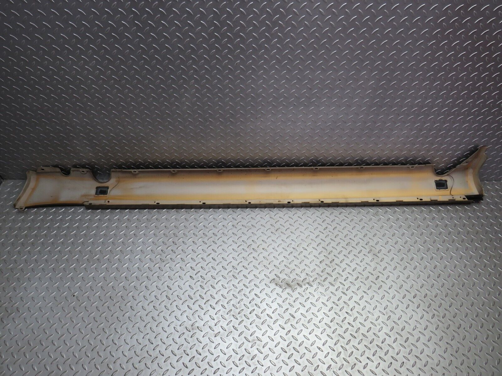 29212 Mercedes-Benz W124 230E Side Skirt Left Side 1246902340