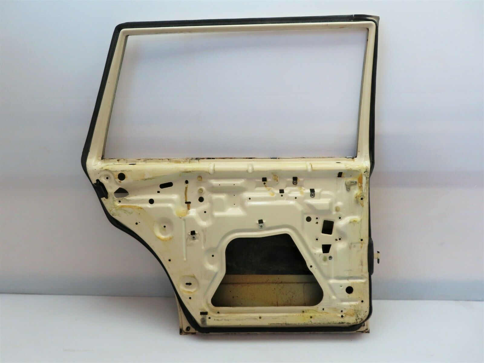 7804 Mercedes-Benz S123 230TE Wagon Rear Left Door