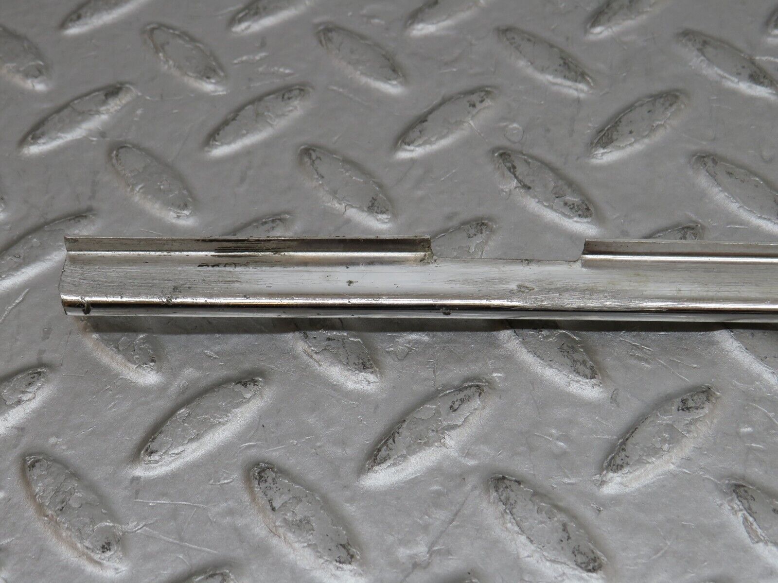 35867 Mercedes-Benz W108 Front Left Door Chrome Trim Pair