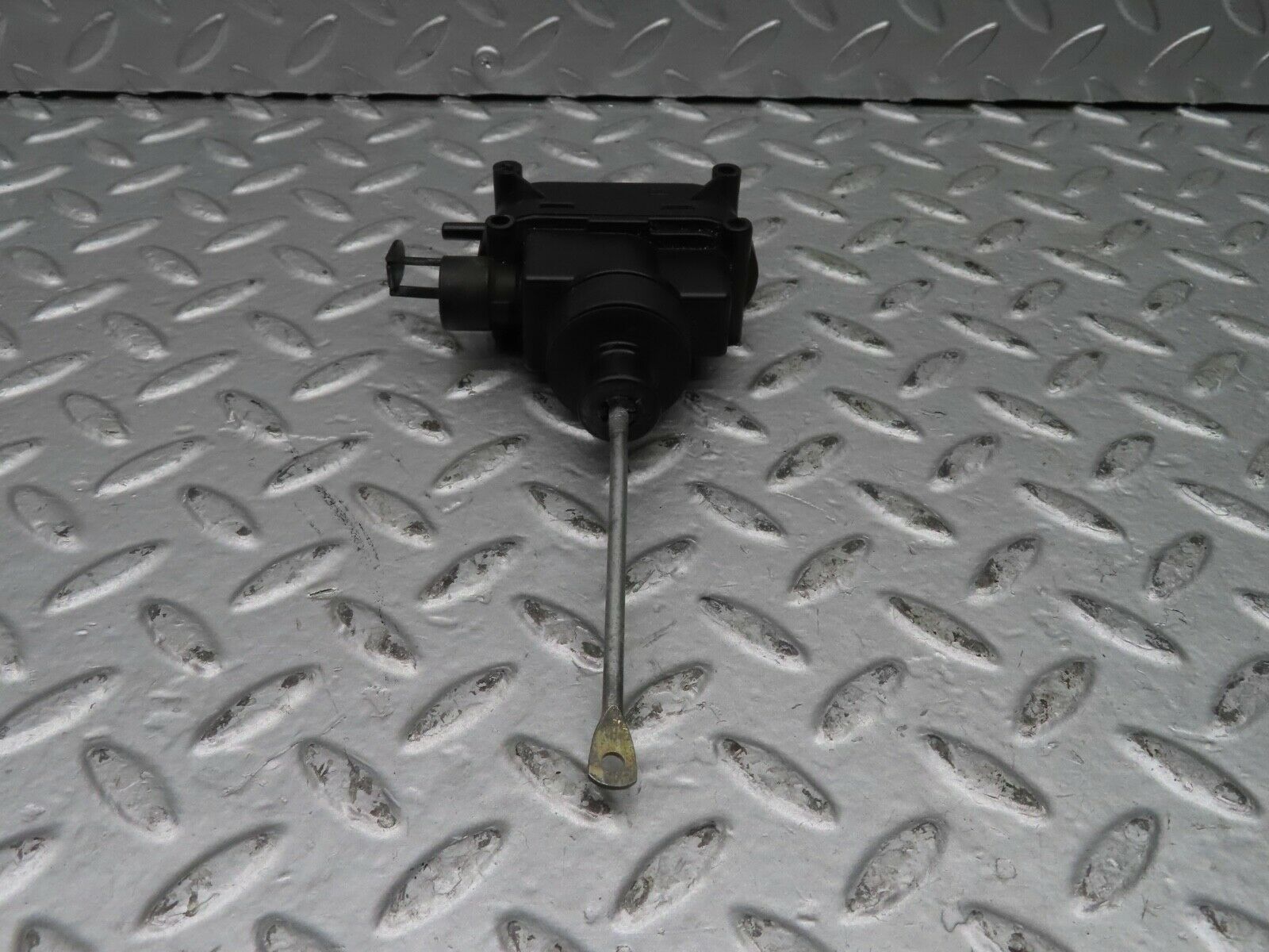21443 Mercedes-Benz W126 300SE Front Door Lock Vacuum Actuator