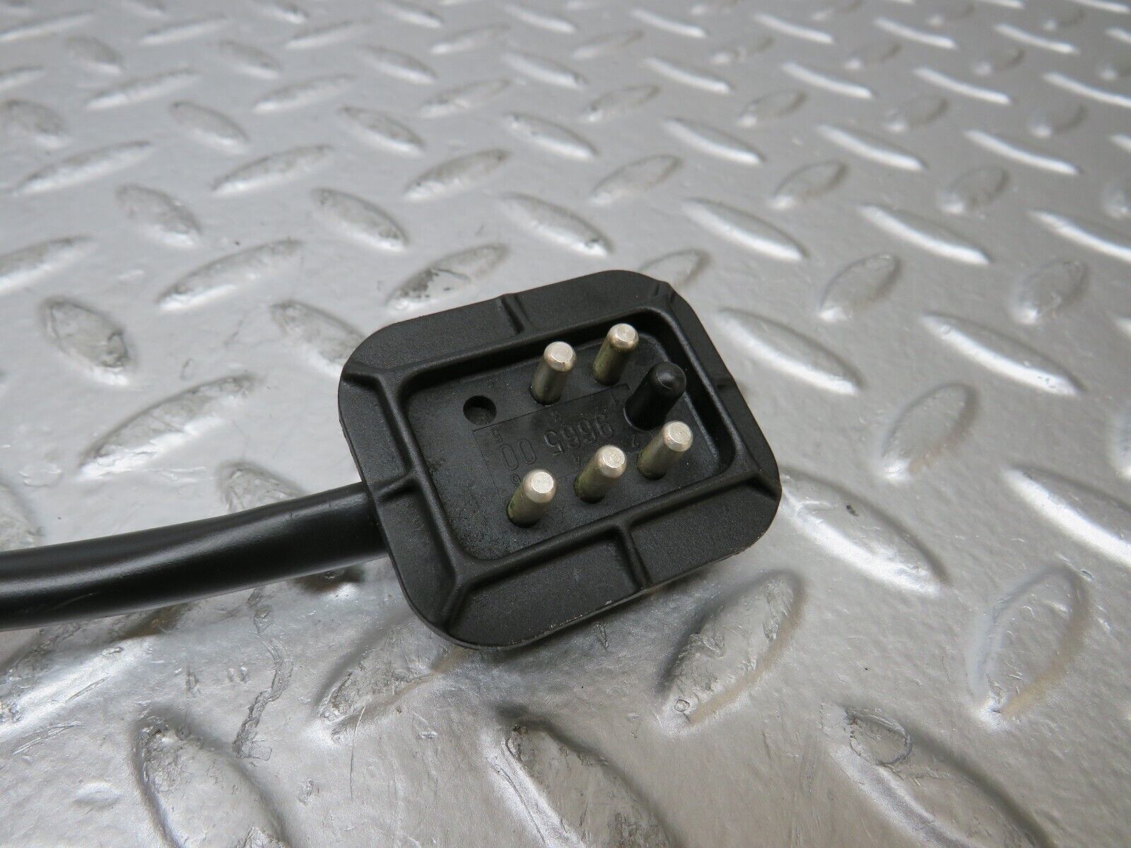 27300 Mercedes-Benz W123 280E Wiper Motor Bosch 0390341077