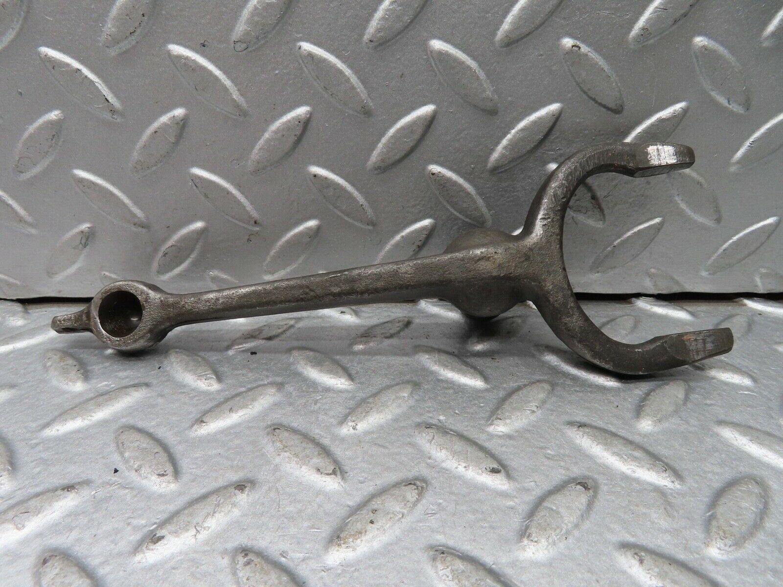 18923 Mercedes-Benz W121 190b Ponton Clutch Release Fork