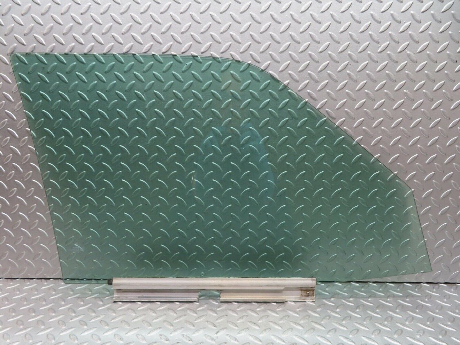 16413 Mercedes-Benz W124 260E Front Left Door Window Glass