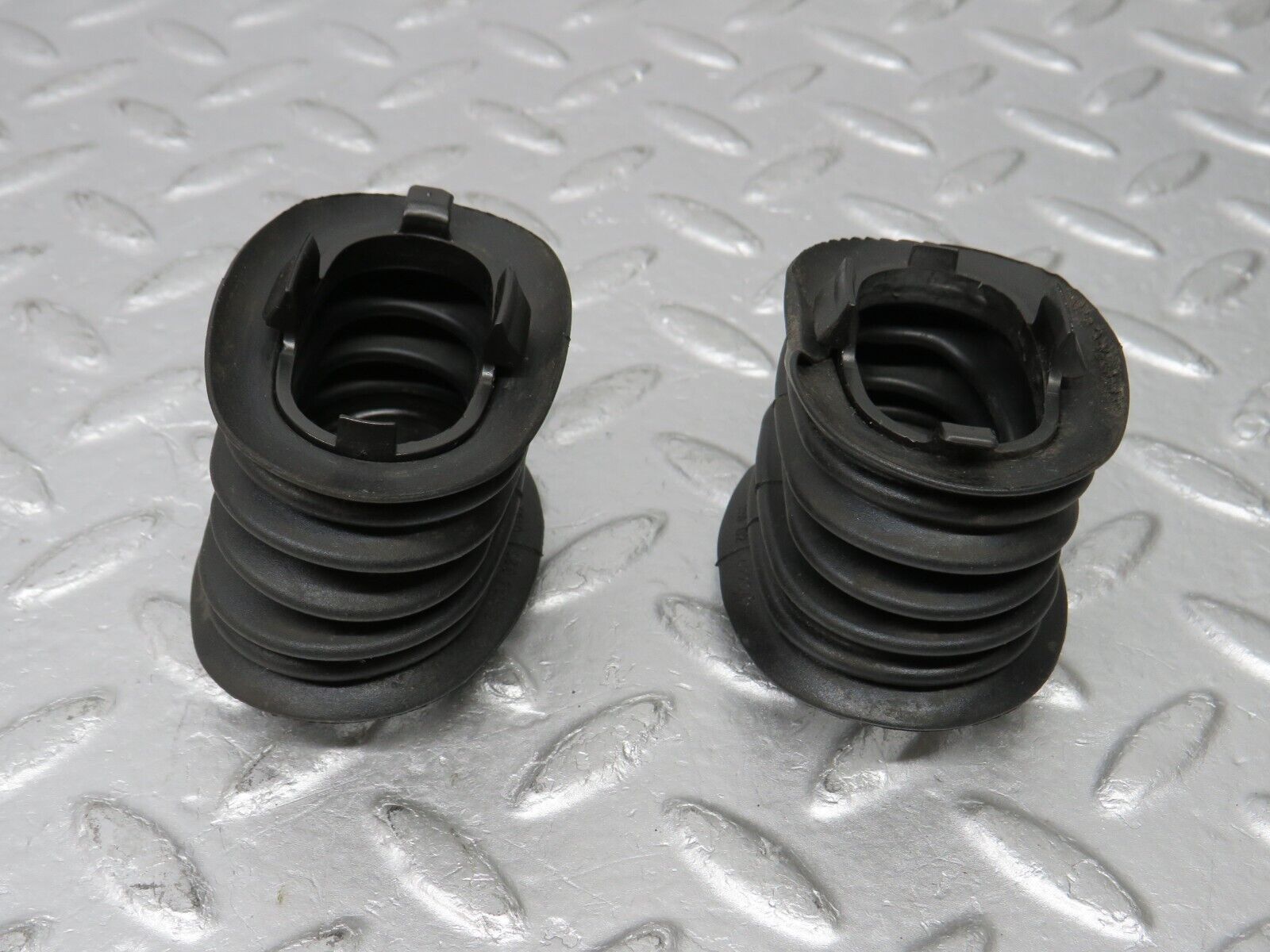 38138 Mercedes-Benz A124 320E Cabriolet Front Door Wire Protector Rubber  1248210197