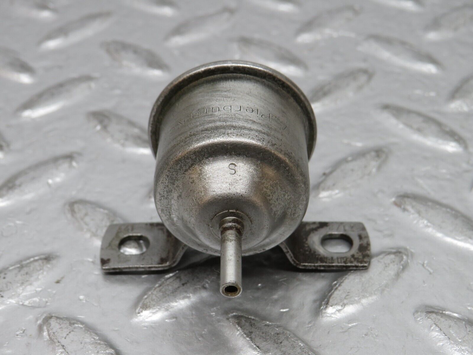 0781 Mercedes-Benz C107 350SLC Coupe Vacuum Check Valve