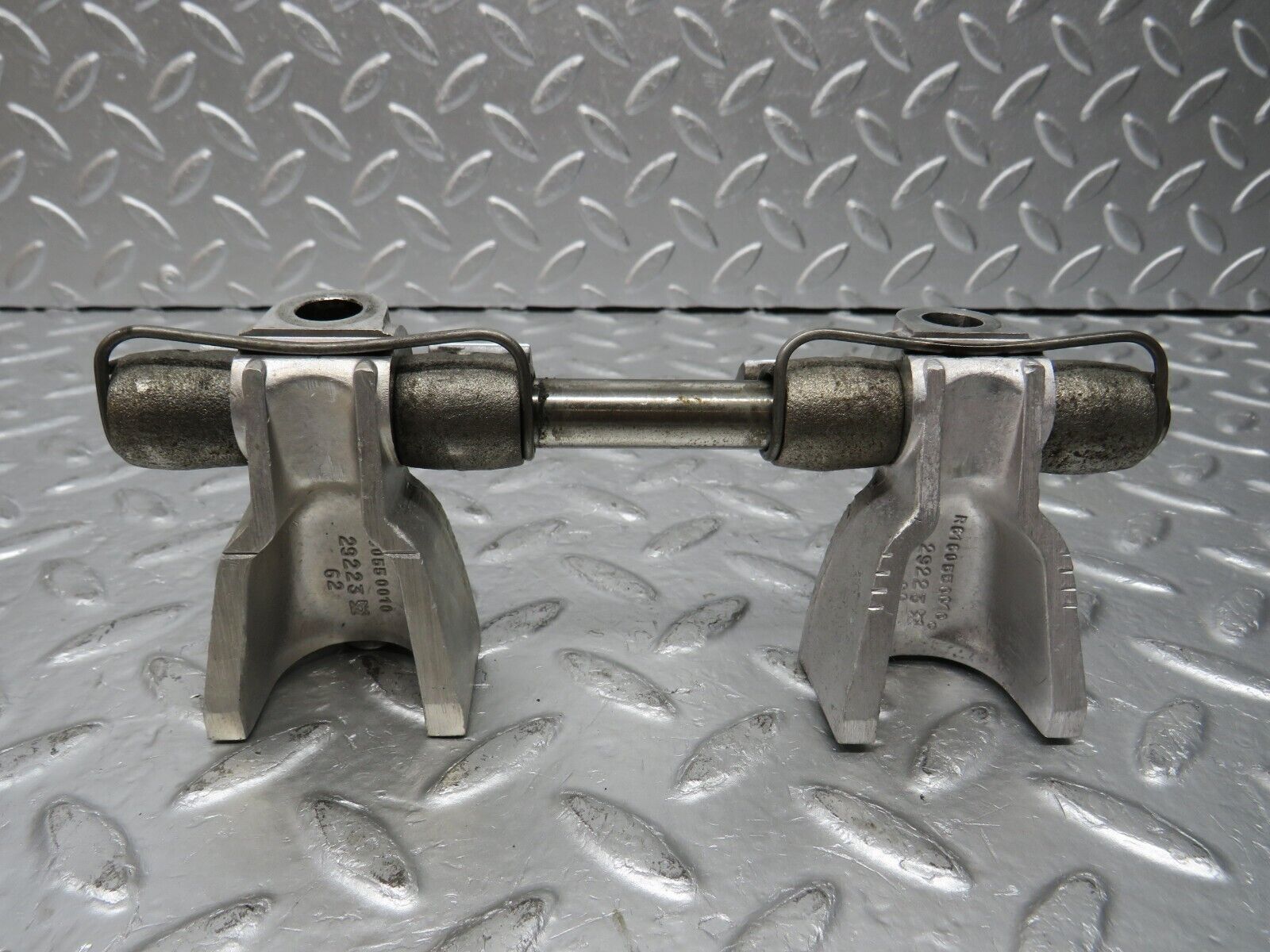 31068 Mercedes-Benz W123 200D  Camshaft Rocker Arms  6160550010