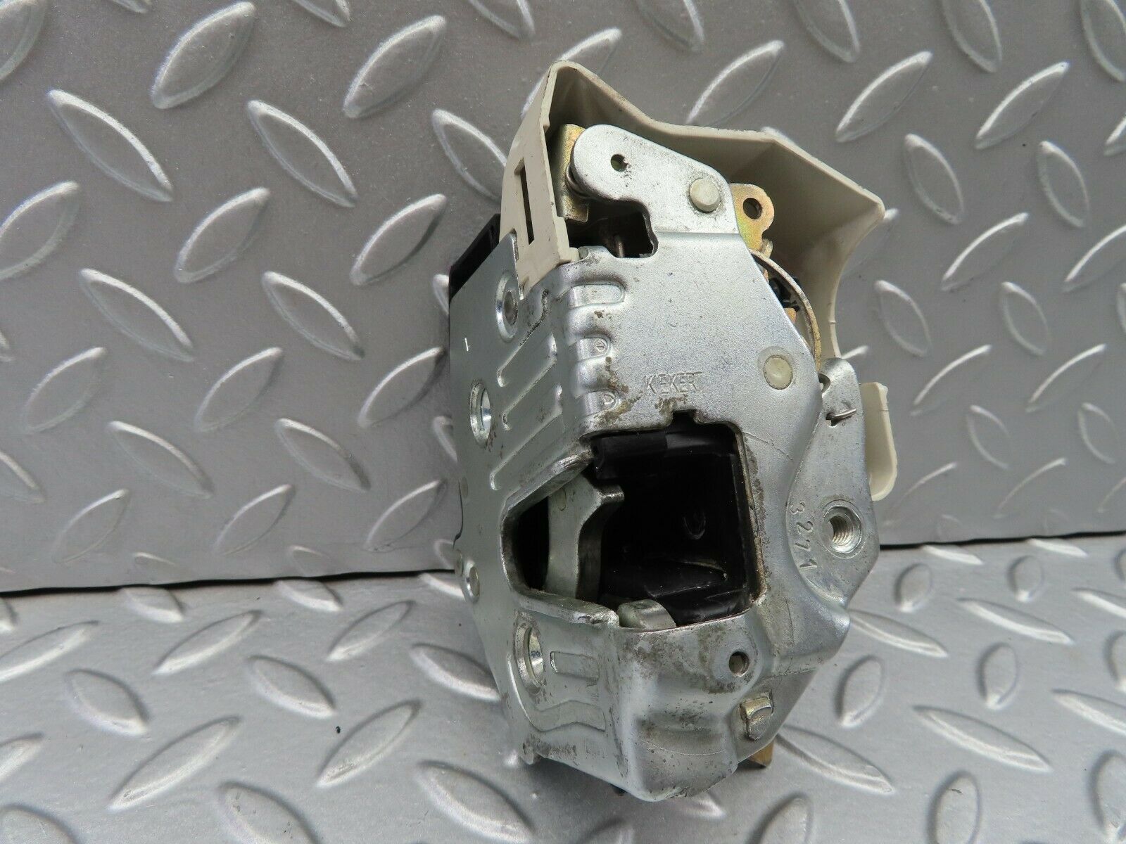 6603 Mercedes-Benz S124 E220 Wagon Rear Left Door Lock Mechanism