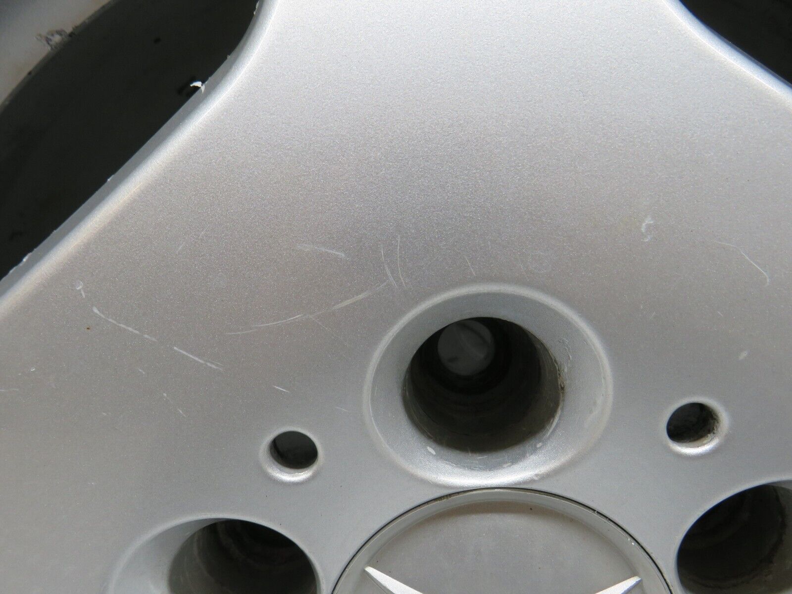 38189 Mercedes-Benz A124 Alloy Wheel 7Jx15H2 ET37 KBA44301