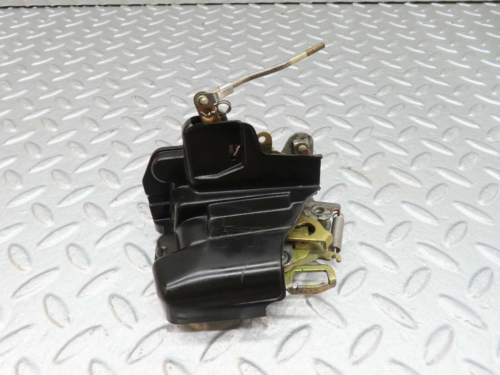 18038 Mercedes-Benz W123 200 Front Right Door Lock Mechanism 1237230208