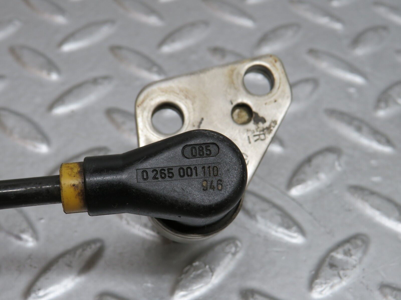29591 Mercedes-Benz W124 230E ABS Sensor 0265001110