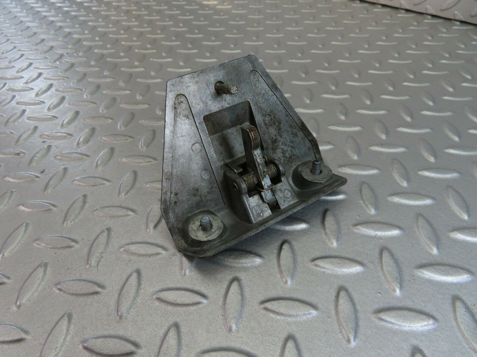 7893 Mercedes-Benz W115 220D Boot Latch Lock