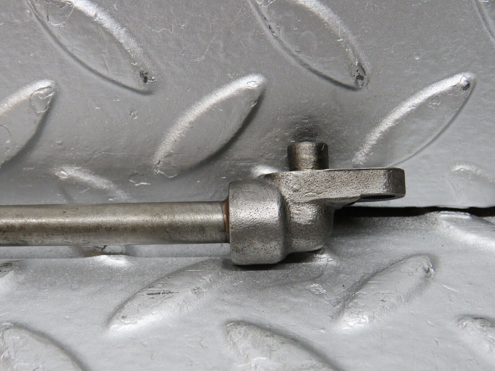 0267 Mercedes-Benz W123 220D Camshaft Oil Tube